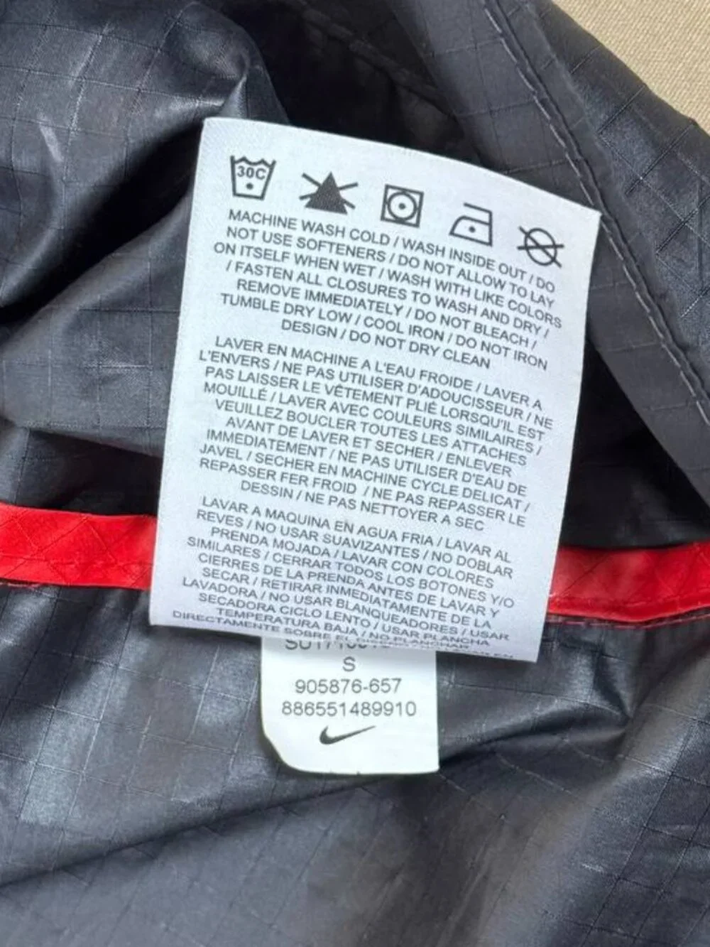 Nike CJSAA 2017 Red Black Hooded Windbreaker Jacket Women’s Size Small - Picture 11 of 14
